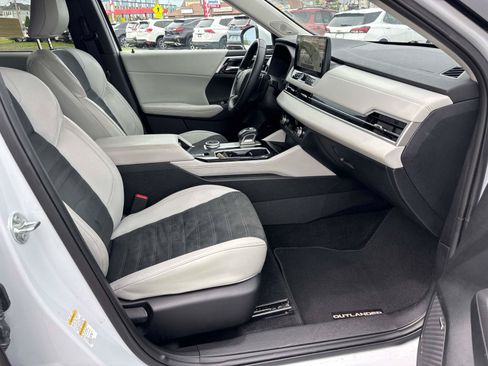 Used 2025 Mitsubishi Outlander SE AWD/4WD image 18