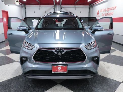 Used 2023 Toyota Highlander Platinum image 25