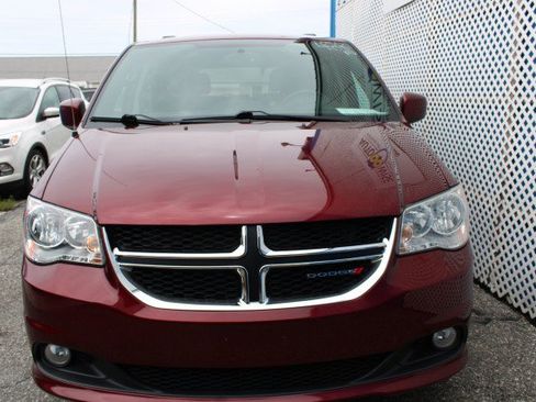 Used 2017 Dodge Grand Caravan SXT FWD image 4