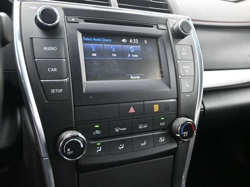Used 2015 Toyota Camry SE FWD image 22