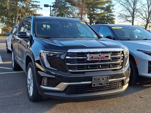 Used 2024 GMC Acadia Elevation image 2