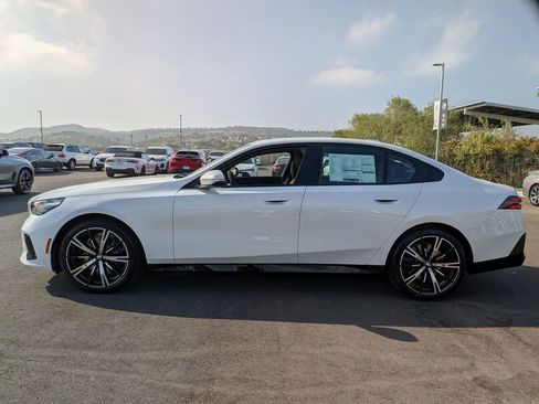New 2026 BMW 530i w/ M Sport Package RWD image 5