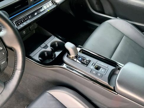 Used 2024 Toyota Prius Limited image 15