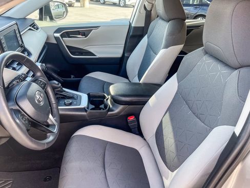 Used 2021 Toyota RAV4 XLE image 17