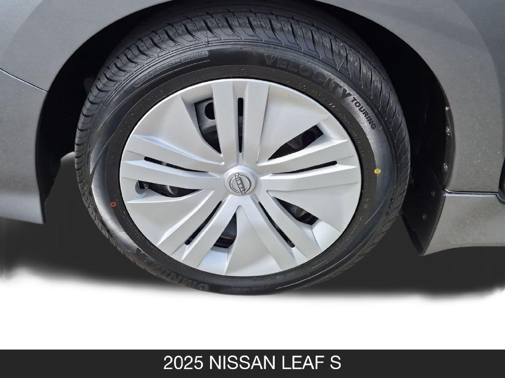 Used 2025 Nissan Leaf S FWD image 11