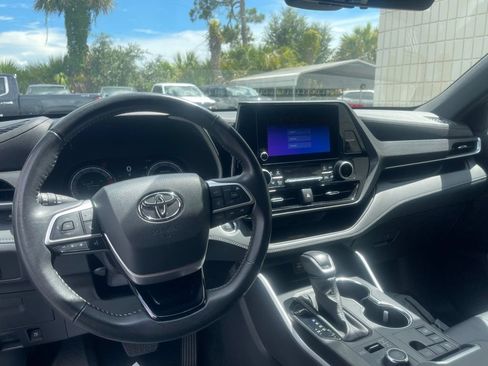 Used 2025 Toyota Highlander XSE AWD/4WD image 13