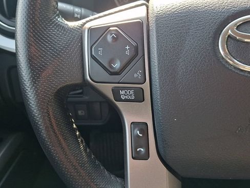 Used 2018 Toyota Tacoma SR5 AWD/4WD image 20