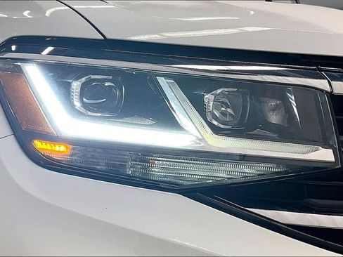 Used 2023 Volkswagen Atlas Cross Sport SE AWD/4WD image 30