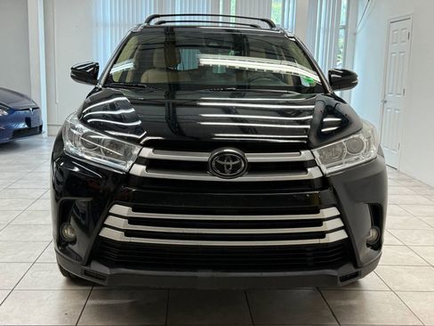 Used 2017 Toyota Highlander XLE image 2