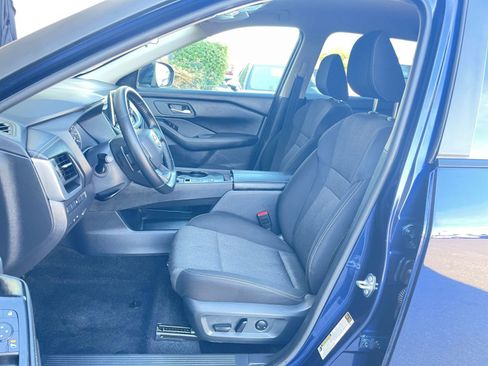 Used 2025 Nissan Rogue SV image 38