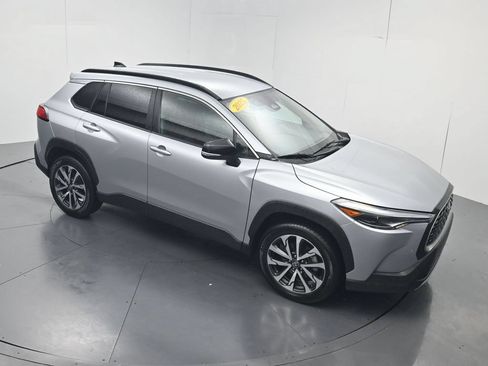 Used 2025 Toyota Corolla Cross XLE FWD image 48