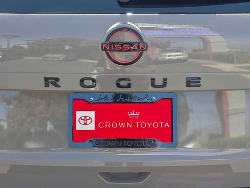 Used 2025 Nissan Rogue SV AWD/4WD image 13