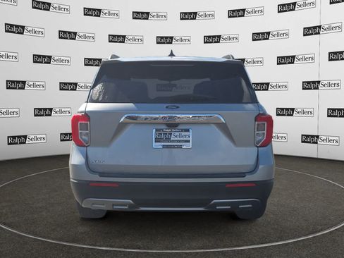 Used 2023 Ford Explorer XLT w/ Equipment Group 202A image 5