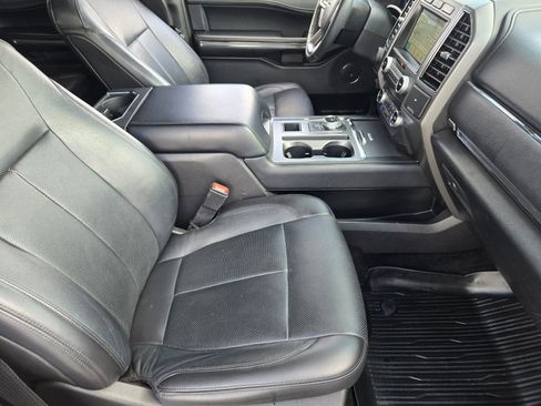 Used 2018 Ford Expedition XLT w/ Equipment Group 202A RWD image 30