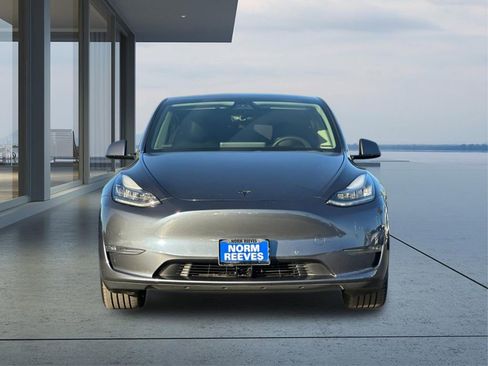 Used 2021 Tesla Model Y Long Range image 9