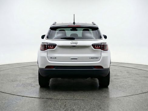 Used 2025 Jeep Compass Trailhawk AWD/4WD image 7