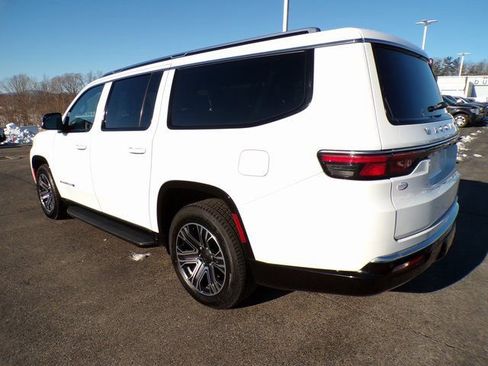 Used 2024 Jeep Wagoneer L Series II w/ Flexible Seating Group image 3