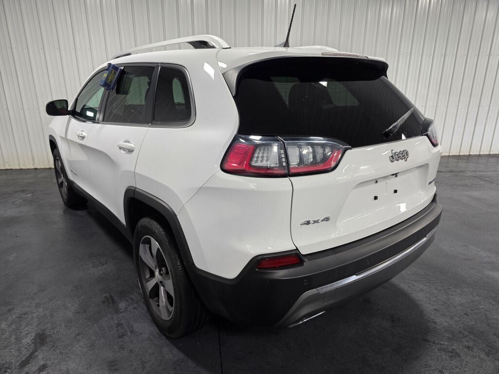 Used 2019 Jeep Cherokee Limited w/ Luxury Group AWD/4WD image 3