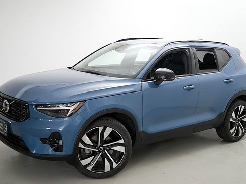 Certified 2024 Volvo XC40 B5 Ultimate w/ Climate Package AWD/4WD image 3
