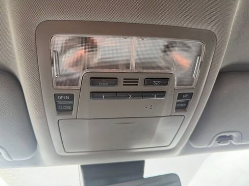 Used 2018 Toyota Highlander XLE image 18