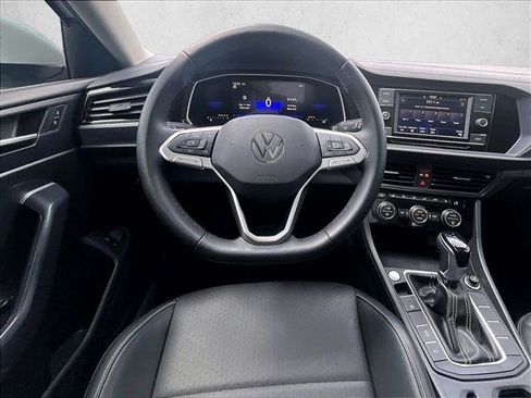Used 2024 Volkswagen Jetta SE w/ Panoramic Sunroof Package FWD image 7