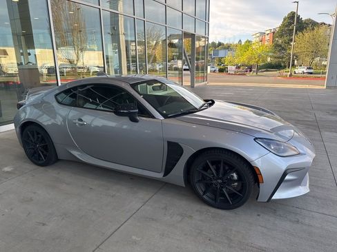 Used 2025 Toyota GR86 Premium RWD image 1