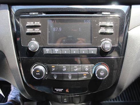 Used 2018 Nissan Rogue Sport S AWD/4WD image 18