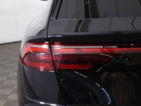 Used 2024 Audi Q8 Premium Plus image 17