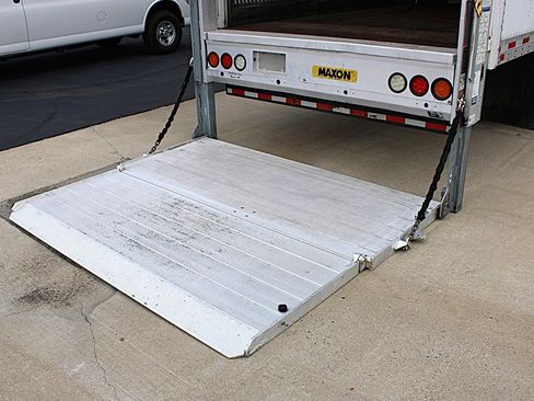 Used 2018 Isuzu NPR image 19