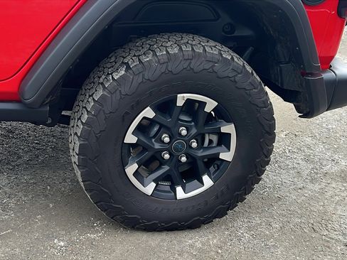 Used 2025 Jeep Wrangler Unlimited Rubicon 4xe image 12