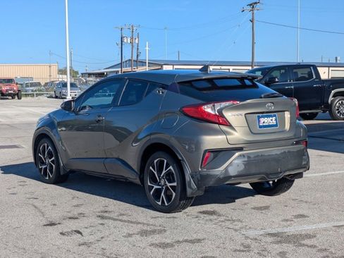 Used 2021 Toyota C-HR XLE image 7