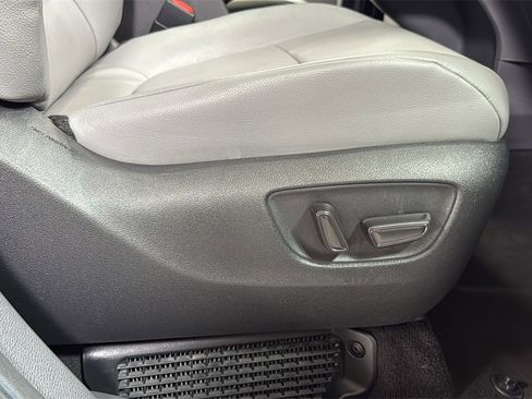 Used 2024 Toyota Sienna XLE image 21