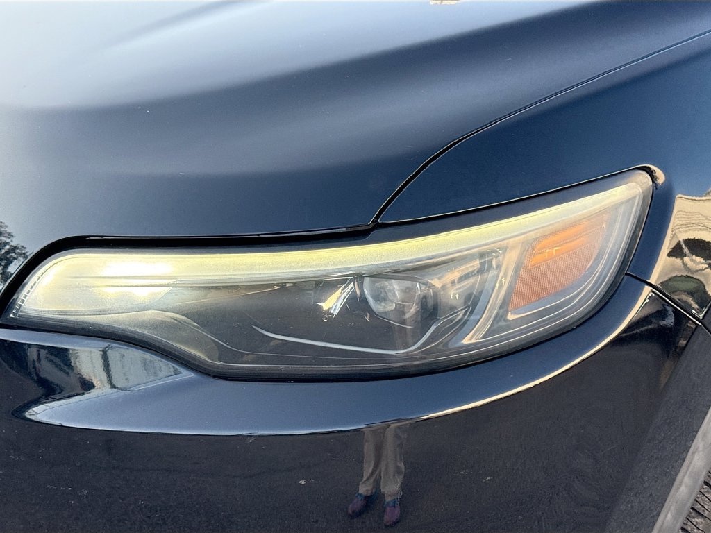Used 2019 Jeep Cherokee Limited FWD image 9
