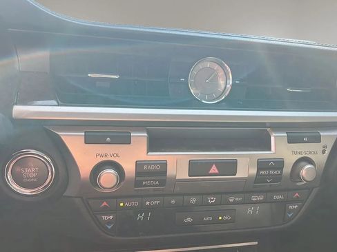 Used 2015 Lexus ES 350 w/ Luxury Package image 29