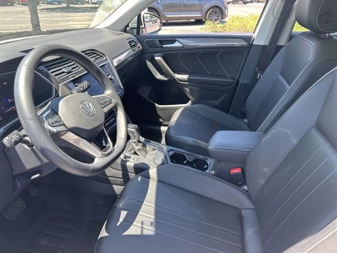 Used 2024 Volkswagen Tiguan SE AWD/4WD image 10