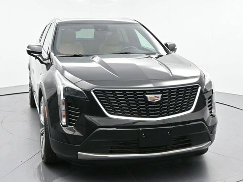 Certified 2022 Cadillac XT4 Premium Luxury w/ Enhanced Visibility Package AWD/4WD image 2