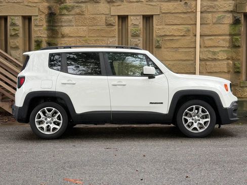 Used 2018 Jeep Renegade Latitude w/ UConnect 8.4 Nav Group image 3
