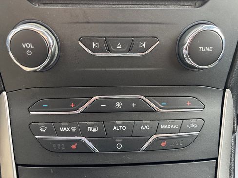 Used 2017 Ford Edge SEL w/ Equipment Group 201A AWD/4WD image 40