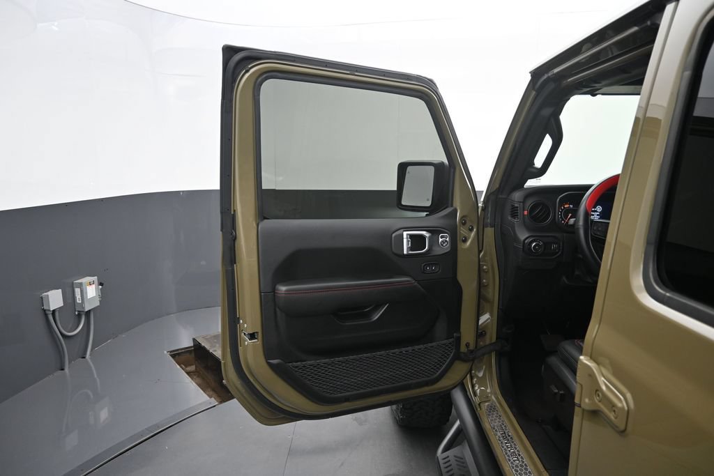 Used 2025 Jeep Wrangler Unlimited Rubicon AWD/4WD image 4