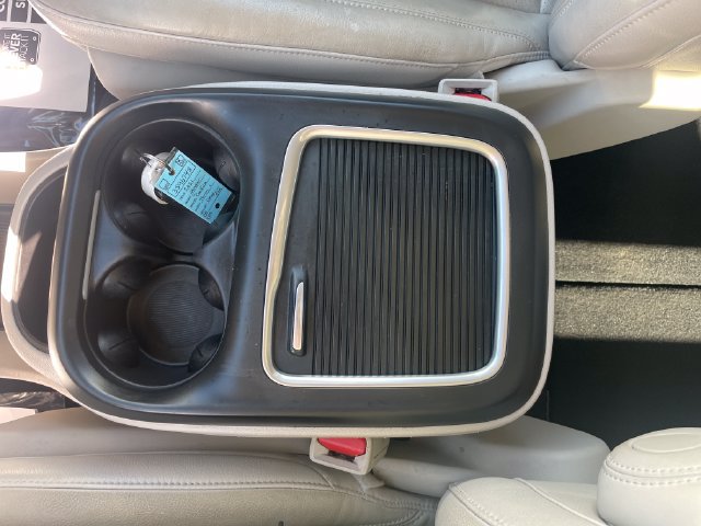 Used 2021 Chrysler Pacifica Touring-L FWD image 17