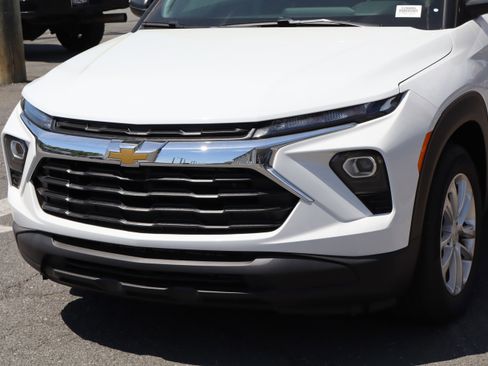 New 2026 Chevrolet TrailBlazer LS w/ LS Convenience Package FWD image 5