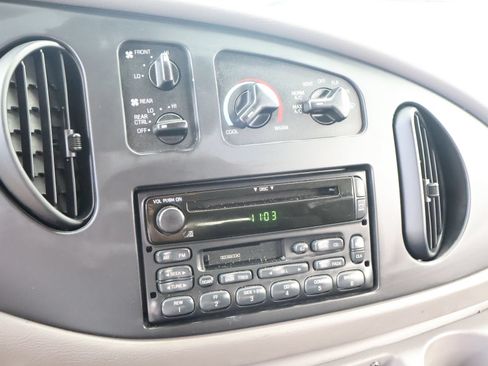 Used 2000 Ford E-150 and Econoline 150 RWD image 45