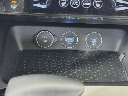 Used 2025 Genesis G70 2.5T RWD image 26