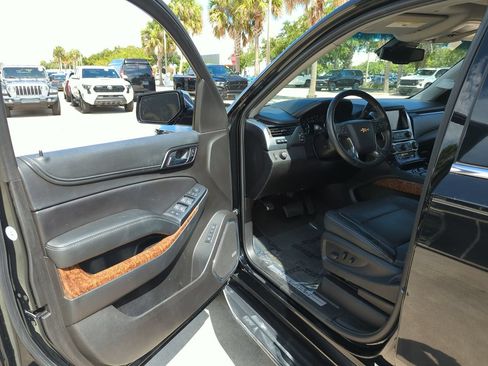 Used 2017 Chevrolet Suburban Premier RWD image 7