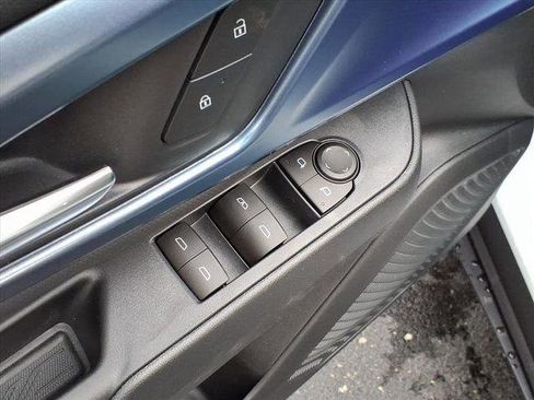 New 2026 Chevrolet Equinox EV LT image 16