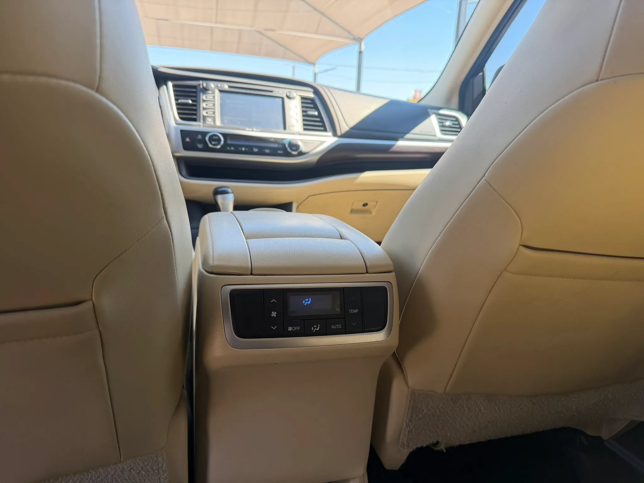 Used 2015 Toyota Highlander Limited AWD/4WD image 25