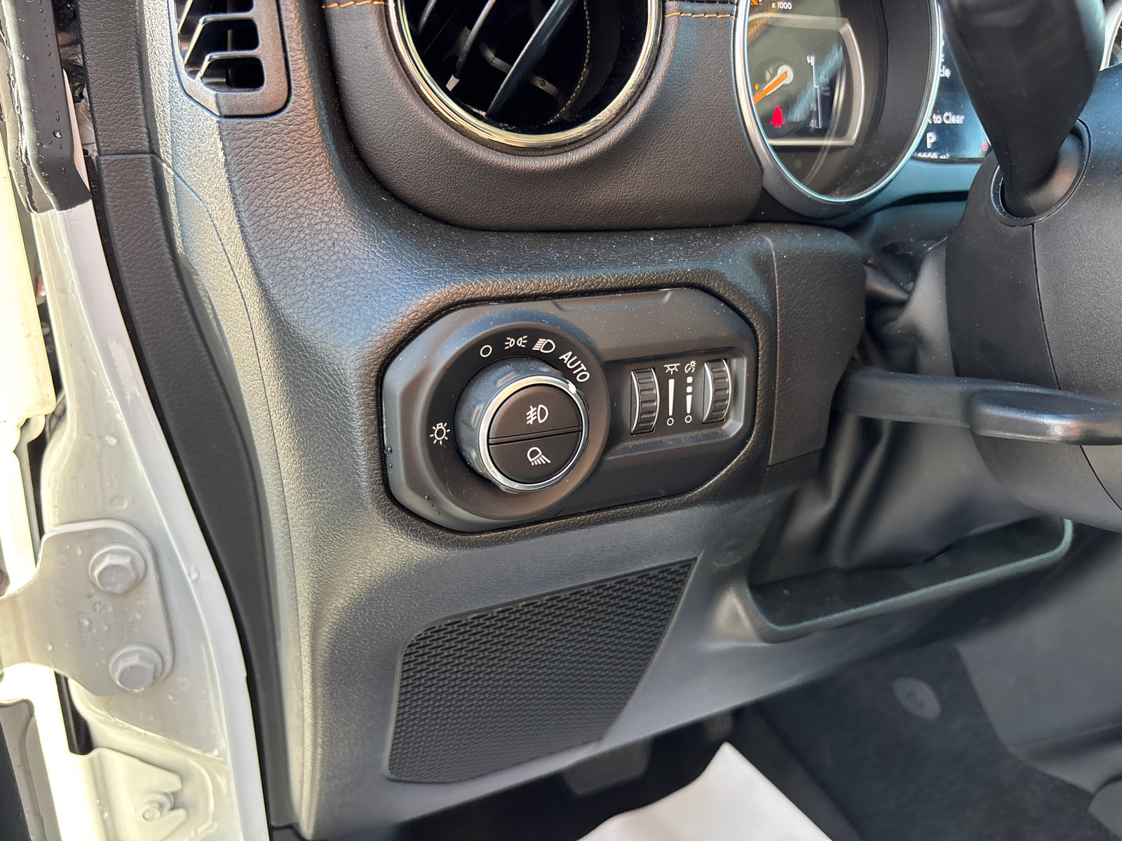 Used 2022 Jeep Gladiator Overland AWD/4WD image 13