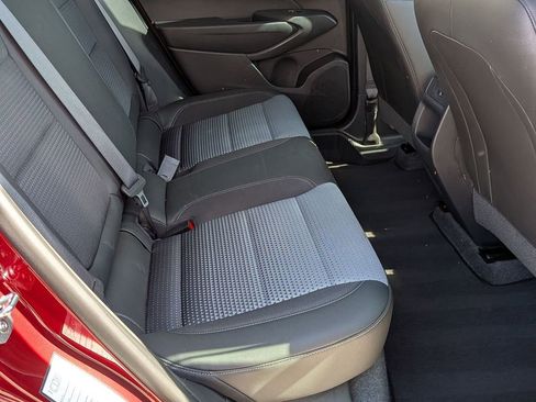 Used 2025 Chevrolet Trax LT w/ LT Convenience Package image 28