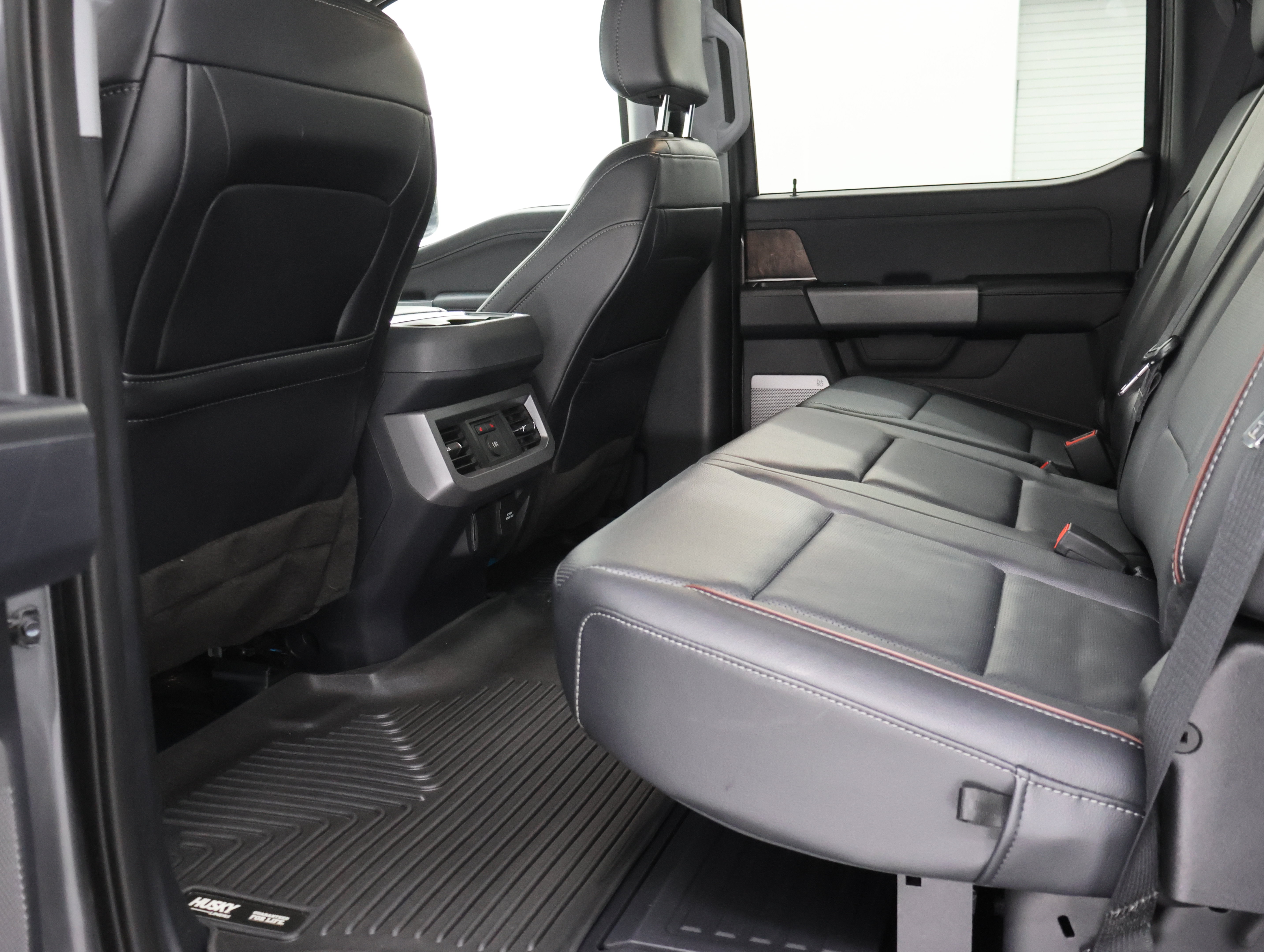 Used 2023 Ford F350 Lariat w/ Sport Appearance Package AWD/4WD image 9
