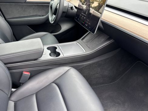 Used 2023 Tesla Model Y Long Range AWD/4WD image 17